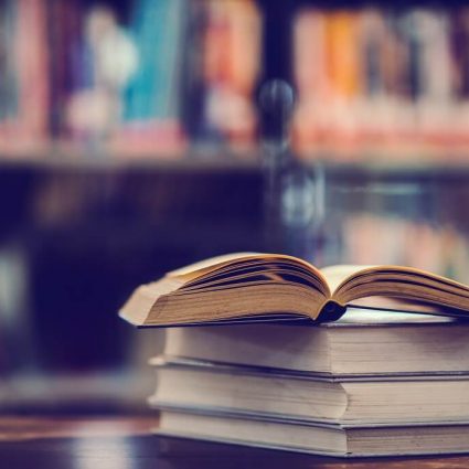Bücher Bücherei mit Burr-Effekt im Hintergrund
